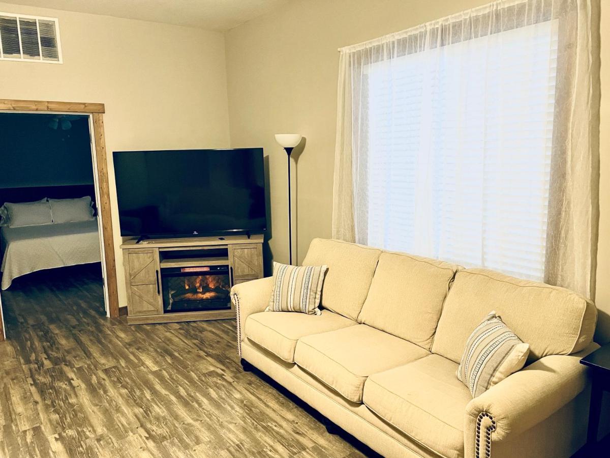 Modern Farmhouse 3 Bed, 2 Bath Apartment, Sleeps 7, Lots Of Space, Steps To Downtown, Honeywell & Eagles Theater Wabash Extérieur photo